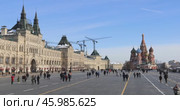 Москва, Россия –  2019 года. Люди гуляют по Красной площади в солнечный зимний день» Редакционное видео, видеограф Сергей Олегович Антонов / Фотобанк Лори