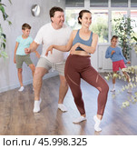 Parents with young daughter and schoolboy son are taught to move to boogie-woogie. Стоковое фото, фотограф Яков Филимонов / Фотобанк Лори