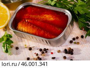 Mackerel fillets in tomato sauce. Стоковое фото, фотограф Яков Филимонов / Фотобанк Лори