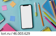 Blank display smartphone mock up and school stationery. Template of white screen mobile phone isolated on a pink trendy office workplace. Online education, elearning app, remote classes application. Стоковое AI-видео, аниматор Марина Демидюк / Фотобанк Лори