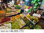 Fruit seller in Vietnam (2014 год). Редакционное фото, фотограф Александр Подшивалов / Фотобанк Лори