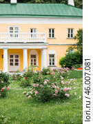 Moscow region, Leninskie Gorki, June 23, 2024. The Lenin Historical Museum-Reserve "Gorki" is the museum of V. I. Lenin, where the Soviet leader died in 1924. Architecture of the park on a summer day. Редакционное фото, фотограф Photojuli / Фотобанк Лори