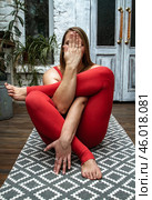 Йогиня. Стоковое фото, фотограф Elena Kotova / Фотобанк Лори