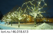Petrozavodsk, Karelia, Russia, January 14, 2025: Vladimir Ilyich Lenin Square, center. Winter garlands and Christmas decorations, festive decor. Cozy spaces, magical atmosphere during holiday season. Редакционное видео, видеограф Юлия Петровская / Фотобанк Лори