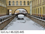 Зимняя канавка в Санкт-Петербурге. Эрмитажный мост (2016 год). Стоковое фото, фотограф Александр Алексеев / Фотобанк Лори