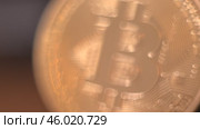 Gold Bitcoin Symbol beautifully placed on a Wooden Surface. Close up. Стоковое видео, видеограф Степанов Григорий / Фотобанк Лори