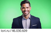 Businessman smiling confident on green screen. Male dressed in a stylish formal outfit. Professional millennial man isolated on green background. Chroma key backdrop. Headshot portrait. Presentation. Стоковое AI-видео, аниматор Марина Демидюк / Фотобанк Лори