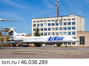 Самолет Туполев Ту-154М (бортовой номер RA-85069) авиакомпании UTair в аэропорту города уфа (2013 год). Редакционное фото, фотограф Зарифа Арсланова / Фотобанк Лори