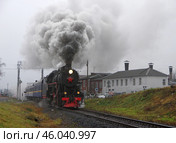 Паровоз Л-2198 с ретро-поездом "Рускеальский экспресс" отправляется со станции Сортавала, Карелия (2019 год). Редакционное фото, фотограф Алексей Иванов / Фотобанк Лори