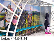 Заводоуковск. Автобусная остановка "Элита", украшенная копией картины "Богатыри" Васнецова. Редакционное фото, фотограф Александр Тараканов / Фотобанк Лори