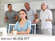 Family quarrel to girl. Стоковое фото, фотограф Яков Филимонов / Фотобанк Лори