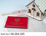 Удостоверение адвоката на фоне доверенности и домика. Стоковое фото, фотограф fotobelstar / Фотобанк Лори