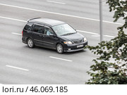 Black Mazda MPV car is driving on the road (2024 год). Редакционное фото, фотограф Константин Григорьев / Фотобанк Лори