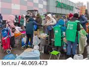 Выездная акция экологического центра "Собиратор" по раздельному сбору вторичного сырья. Москва, метро Коньково. Редакционное фото, фотограф Сергей Рыбин / Фотобанк Лори