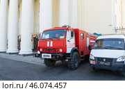 Пожарный автомобиль АЦ-6-40 на шасси КАМАЗ, дежурство на городском празднике. Волгоград, Центральный район, Россия. Редакционное фото, фотограф Андрей Цыганков / Фотобанк Лори