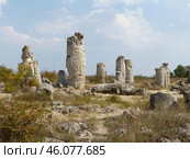 Каменный лес вбитые камни в Болгарии. Редакционное фото, фотограф Олег Станкевич / Фотобанк Лори