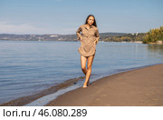 Full body portrait of a young beautiful brunette woman. Стоковое фото, фотограф Андрей Аркуша / Фотобанк Лори