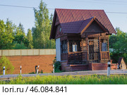 Деревянный домик на переезде. Стоковое фото, фотограф DamienTn / Фотобанк Лори