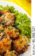 Champignons stuffed with cheese. Стоковое фото, фотограф Марина Володько / Фотобанк Лори