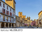 Street in Olite, Navarre, Spain (2018 год). Стоковое фото, фотограф Boris Breytman / Фотобанк Лори