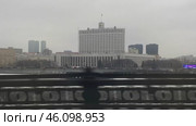 Вид на набережную Москва-реки и Дом правительства, 2024 год. Стоковое видео, видеограф Photolart / Фотобанк Лори
