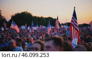 Large crowd of people are holding American flags and protesting. Стоковое AI-видео, аниматор Sergey Grishin / Фотобанк Лори