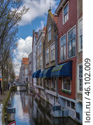 canal in Delft, Netherlands (2016 год). Стоковое фото, фотограф Boris Breytman / Фотобанк Лори