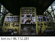Vintage industrial control panel showing analog gauges and switches. Стоковое AI-изображение, AI-художник Иван Рябоконь / Фотобанк Лори