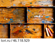 Partitioned wooden shelf. Стоковое фото, фотограф Сергей Толмачёв / Фотобанк Лори