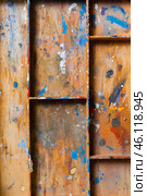 Partitioned wooden shelf. Стоковое фото, фотограф Сергей Толмачёв / Фотобанк Лори