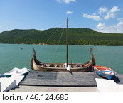Ладья на озере. Стоковое фото, фотограф Ольга Ивановна Октябрева / Фотобанк Лори