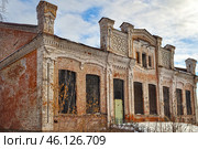 Город Тобольск. Улица Мира, дом 5. Старинный двухэтажный дом (Бывший магазин купца Голева-Лебедева, а позже - купца Янушкевича) (2015 год). Стоковое фото, фотограф Александр Тараканов / Фотобанк Лори