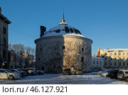 Круглая башня под ясным зимним небом. Выборг. Редакционное фото, фотограф Дмитрий Мельников / Фотобанк Лори