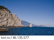 Вид на скалу Парус и Медведь-гору (Гурзуф, Крым) (2017 год). Стоковое фото, фотограф Snezka / Фотобанк Лори