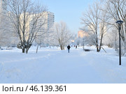 Moscow, Russia - Dec 28 2021. Snowy boulevard in Zelenograd. Редакционное фото, фотограф Володина Ольга / Фотобанк Лори
