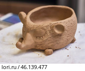 Handmade clay pot made of fireclay. Hedgehog. Стоковое фото, фотограф Кутина Татьяна / Фотобанк Лори