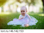 Cute little girl in the grass in summer day. Стоковое фото, фотограф Иван Карпов / Фотобанк Лори