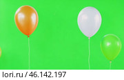 Colorful Balloons flying on green screen. Multi-colored balls move across a green background. Chroma key. Festive decoration. Valentine's Day, Birthday. Party shiny balloons bunch swaying on chromakey. Стоковое AI-видео, аниматор Марина Демидюк / Фотобанк Лори