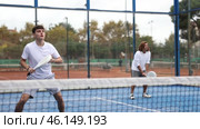 Caucasian man playing paddle tennis on the padel court. Стоковое видео, видеограф Яков Филимонов / Фотобанк Лори
