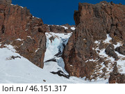 Водопад Сарыкая-су (Эльбрусский район) зимой (2024 год). Редакционное фото, фотограф Сергей Крамарев / Фотобанк Лори