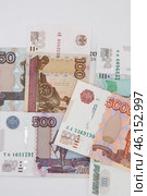 Денежный фон и российских купюр 50, 100, 500, 1000 и 5000 / Monetary background of Russian 50, 100, 500, 1000 and 5000 banknotes. Стоковое фото, фотограф Петроченко Мария Петровна / Фотобанк Лори