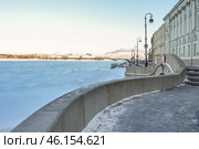 Дворцовая набережная около Эрмитажного моста зимой. Санкт-Петербург (2015 год). Стоковое фото, фотограф Александр Алексеев / Фотобанк Лори