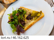 Piece of Pate en croute maison. Стоковое фото, фотограф Яков Филимонов / Фотобанк Лори