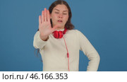 Serious Young Woman Making Stop Gesture with Hand. Стоковое видео, видеограф Raquel Corcoles Mendez / Фотобанк Лори
