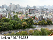 Вид на центральную часть города и мост Инъучжоу. Wuchang District, Ухань, Китай (2024 год). Редакционное фото, фотограф Кекяляйнен Андрей / Фотобанк Лори