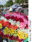 Rose seller in Vietnam (2016 год). Редакционное фото, фотограф Александр Подшивалов / Фотобанк Лори