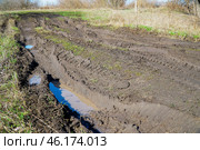 Dirty impassable country road with deep ruts. Стоковое фото, фотограф Александр Прошкин / Фотобанк Лори