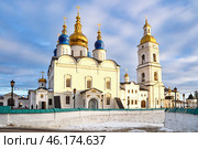 Софийско-Успенский кафедральный собор и Софийский взвоз Тобольского кремля вечером. Город Тобольск (2015 год). Стоковое фото, фотограф Александр Тараканов / Фотобанк Лори