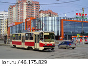 Трамвай 71-402 №813, улица Уральская / Гагарина / Блюхера, город Екатеринбург, Свердловская область (2020 год). Редакционное фото, фотограф Алексей Иванов / Фотобанк Лори