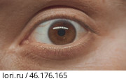 The open eye of a person who is nervous and frightened, with a ruptured capillary and dilated pupils. Стоковое видео, видеограф Strunov David / Фотобанк Лори